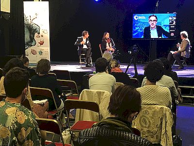 Table ronde Quels modèles contributifs et régénératifs pour les entreprises ? A l'écran, Bruno Roche. Photo TDR edito1310 red